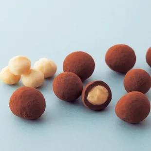 Aloha! ROYCE&apos; Chocolate&apos;s Macadamia Chocolates are available at Waikiki Tea House.