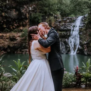 Waimea Falls Waterfall Photo credit: Megan David ( https://mdeephotos.com )