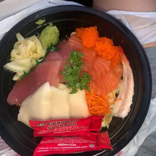 Chirashi sushi