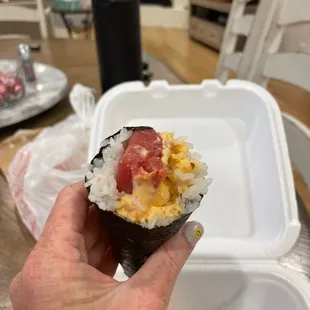 Spicy tuna handroll