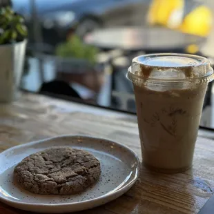 Iced chai and snickerdoodle cookies