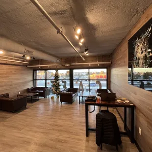 Comfortable, productive, spacious upper floor -- my favorite place to work!