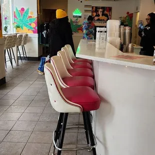 ows a row of chairs in a restaurant