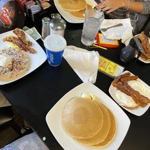 Deluxe breakfast meal