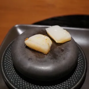 Hokkaido scallop "ishi-yaki"