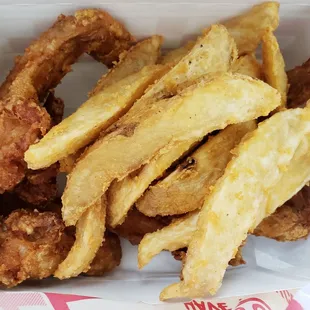 12'28'18 Lunch ready as early as 9am !! Chicken Box w Western Fries #Ayyee