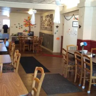 Interior just before the lunch rush . . .