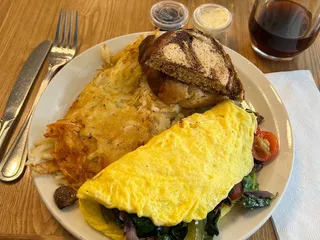Red Shorts Cafe