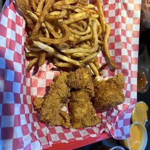 Chicken 4 TENDER BASKET with FRENCH FRIES comeback and rooster sauce