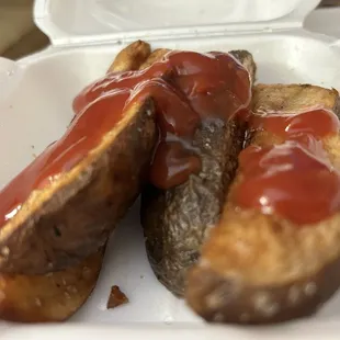 Thick potato &quot;wedges&quot; (my ketchup- not theirs)