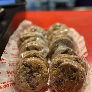 a tray of cookies