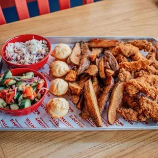 food, chicken wings and fried chicken