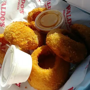 Onion Rings 5+++++/5 If You Like Thick Cut Cornmeal Crusted Cooked To Order Onion Rings, As I Do, These Are Fit For A....Ahhh...Me.