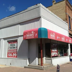 the outside of a restaurant