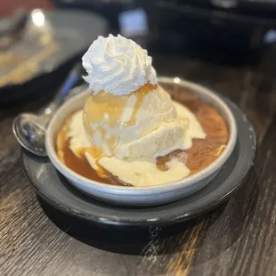 ows a bowl of ice cream topped with caramel