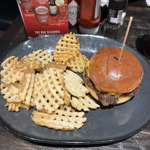 Classic cheeseburger w/ fries