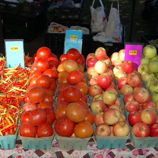 Peppers, tomatoes, and apples