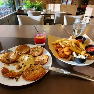 Fried Green Tomatoes,  Popcorn Shrimp with fries and coleslaw,  and the 4th Street Bramble.