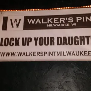 a sign on the door of a restaurant