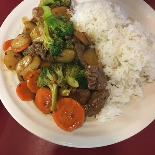 Beef and broccoli. Very well balance in flavor and tasted freshhhhhhh! Did not taste like frozen veggies or old beef. Wow!
