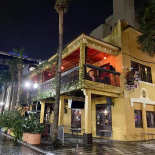 11.20.22 restaurants here stay open until 2am Thursday to Sunday