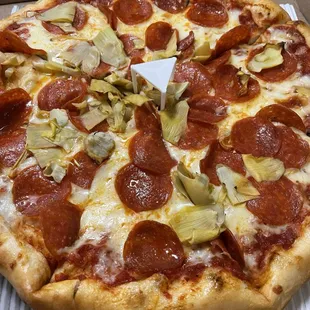 Peppeproni Pizza with artichokes
