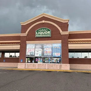 the front of a liquor store