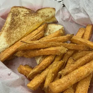 Grilled cheese with sweet potato fries