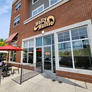 the outside of a coffee shop