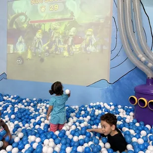 Interactive screen &amp; ball drop