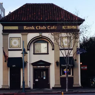 Can you spot Wally&apos;s Cafe? (psst, it&apos;s on the right side where you see that little red sign!)