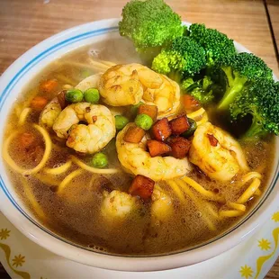 Shrimps noodle soup