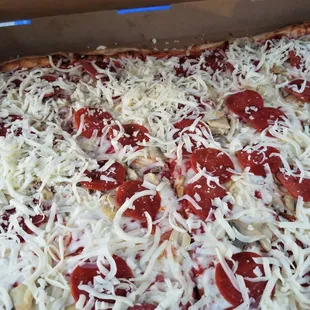 Party tray (28 slices) with pepperoni and mushroom