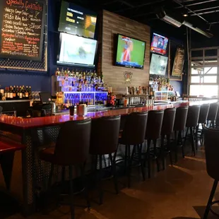 Wally&apos;s Sports Bar