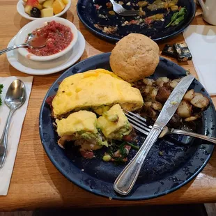Custom omlettd with house salsa and a mocha. Food was great service was awesome and the vibes were great! Would recommend.