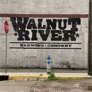 Sign pointing to the brewery (1 block west of Main St/Hwy 77).