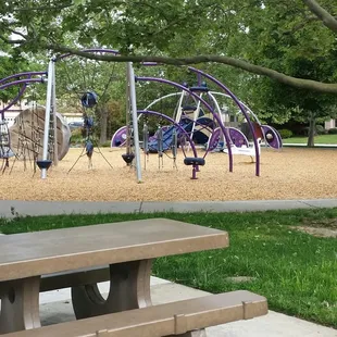 Picnic tables / bbq/water fountain