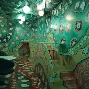 Mushroom room&apos;s light changes color