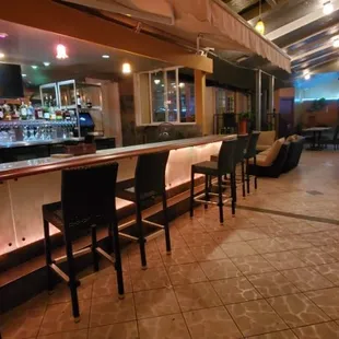 Outdoor bar open late