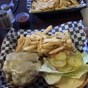 Cheeseburger with white cheddar