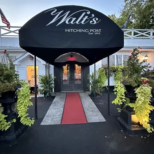 Front Entrance to Walt&apos;s Hitching Post in Fort Wright, Kentucky