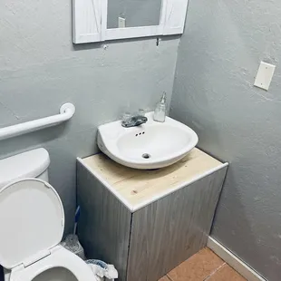 Wandaful Things -- clean bathroom