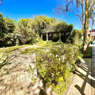 Wandaful Things -- outdoor seating