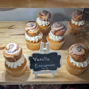 cupcakes, food, dessert