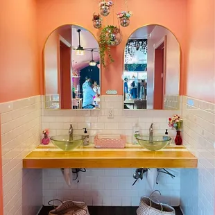 Wanderlust Wine Co. ~ Barton Springs ~ ATX