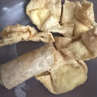 Vegetable Spring Roll (one per order) and Crab Rangoon