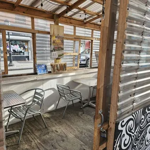 the outside of the restaurant