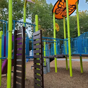 2 "wood" ladders to climb and a bridge to cross!