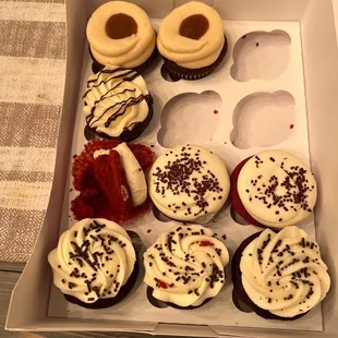 Dozen Cupcakes- Four Different Flavors