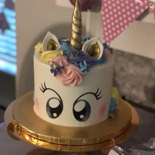 Perfect smash cake! (Fondant details removed before smashing )